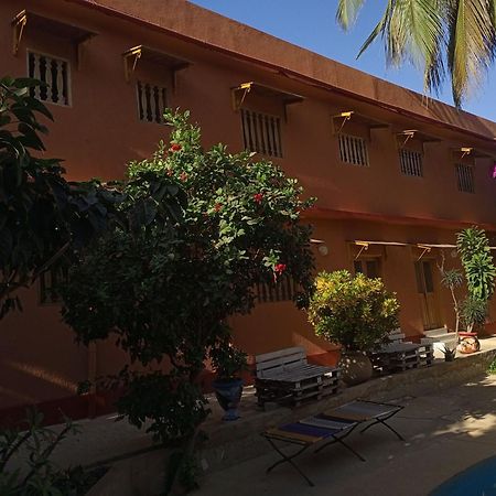 Guesthouse Dalal Ak Jamm Мбур Екстериор снимка