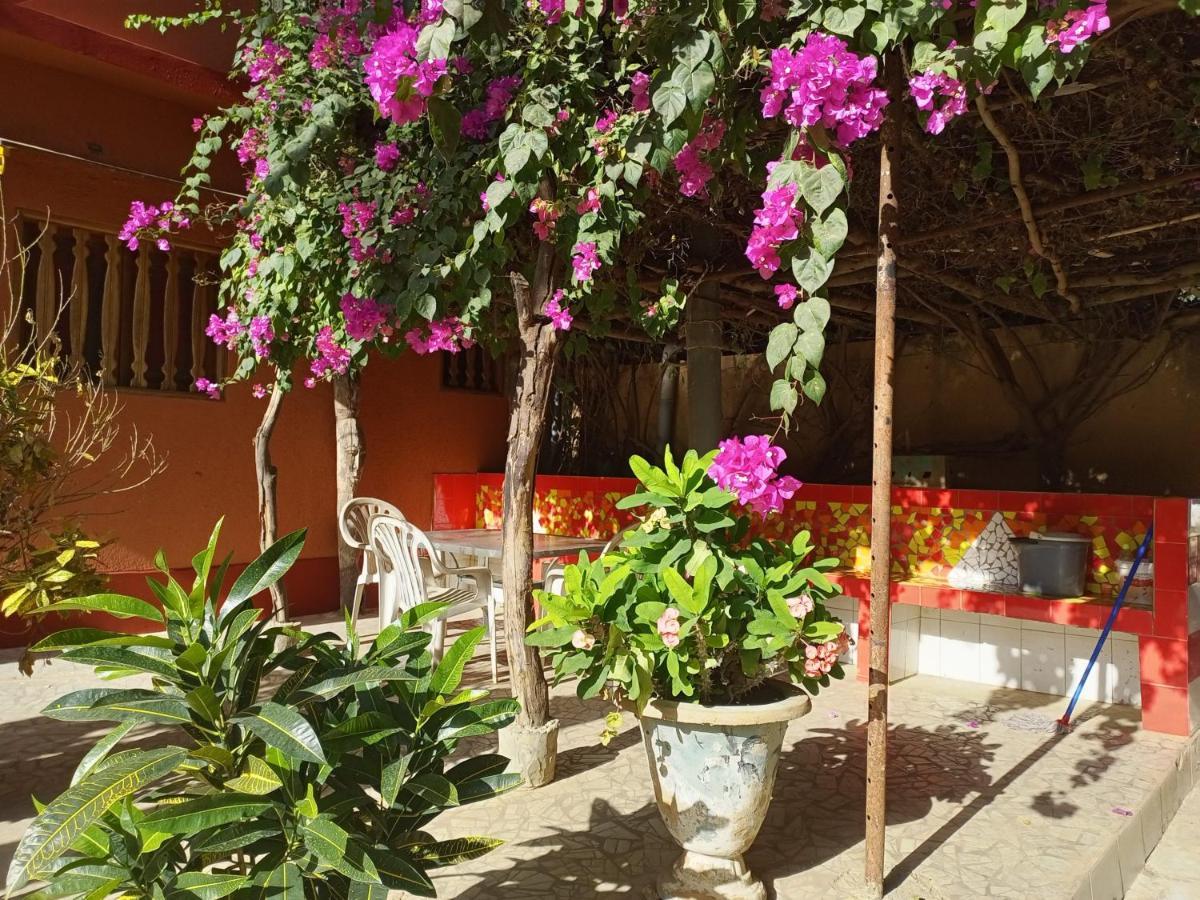 Guesthouse Dalal Ak Jamm Мбур Екстериор снимка