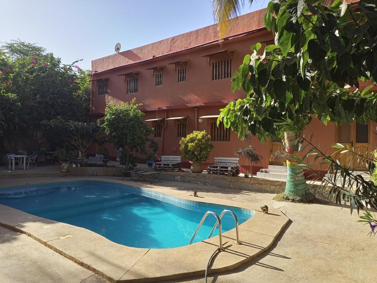 Guesthouse Dalal Ak Jamm Мбур Екстериор снимка