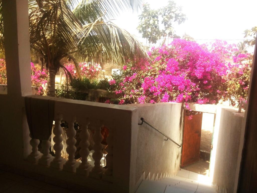 Guesthouse Dalal Ak Jamm Мбур Екстериор снимка