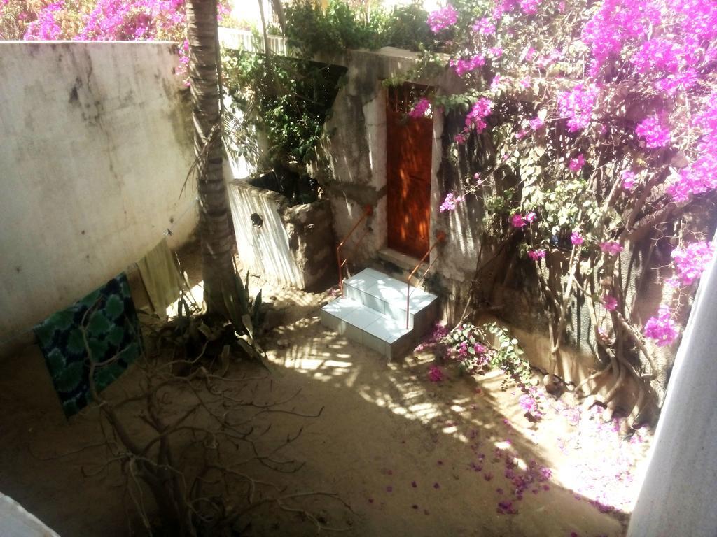 Guesthouse Dalal Ak Jamm Мбур Екстериор снимка