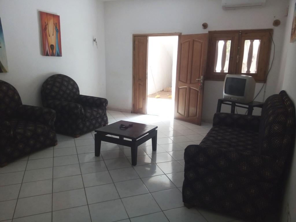 Guesthouse Dalal Ak Jamm Мбур Екстериор снимка