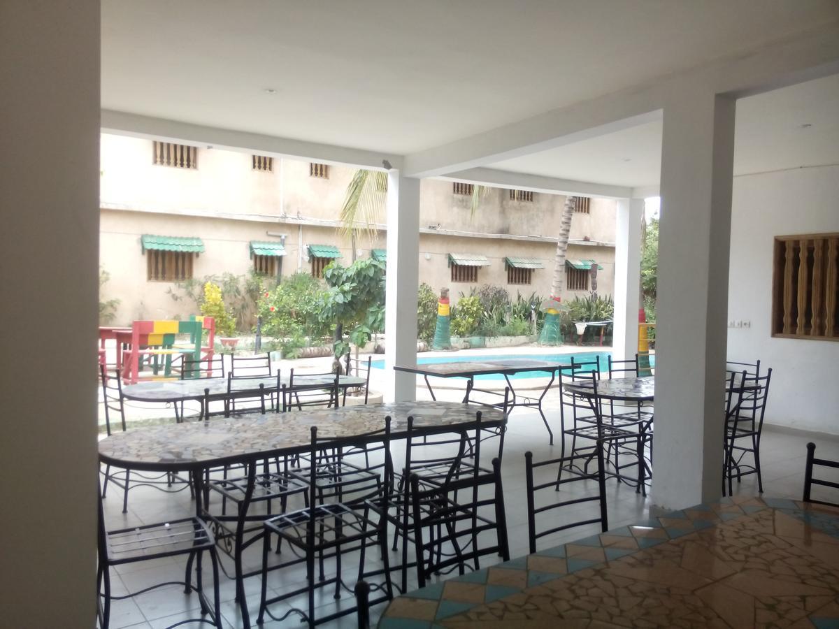 Guesthouse Dalal Ak Jamm Мбур Екстериор снимка